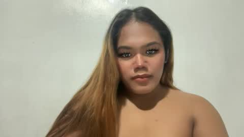 Snapshot of sweethot_bella chatting on October 18, 10:41 am Bella online show from October 18, 10:41 am