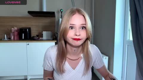 sweetie Lisa3 online show from May 13, 4:05 pm