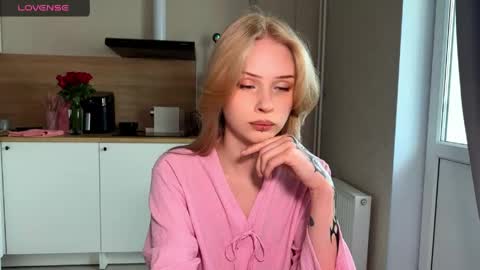 sweetie Lisa3 online show from May 16, 10:36 am