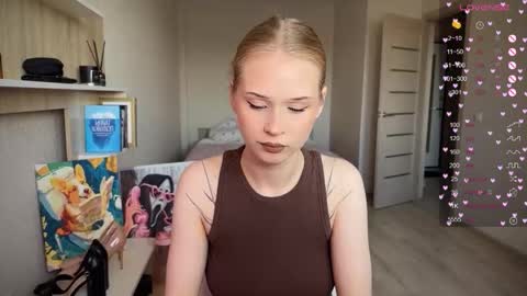 Snapshot of sweetielis chatting on October 21, 9:47 am sweetie Lisa3 online show from October 21, 9:47 am