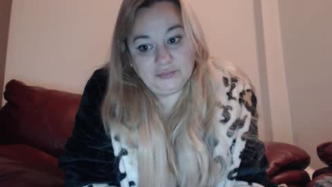 Snapshot of sweetkendraxxx4u chatting on December 6, 8:54 am Sweet kendra online show from December 6, 8:54 am