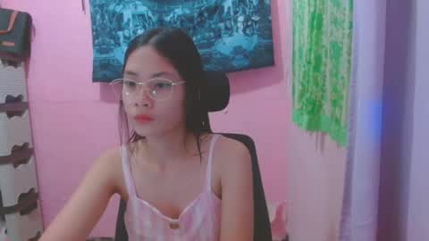 Mia online show from June 24, 10:33 am