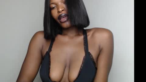 sweetxxboobsx online show from December 15, 8:32 am