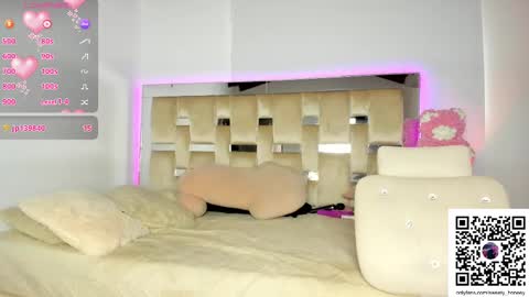  independent model  online show from February 15, 5:50 pm