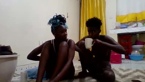 Snapshot of sweety_petite chatting on October 20, 11:15 am sweety_petite online show from October 20, 11:15 am
