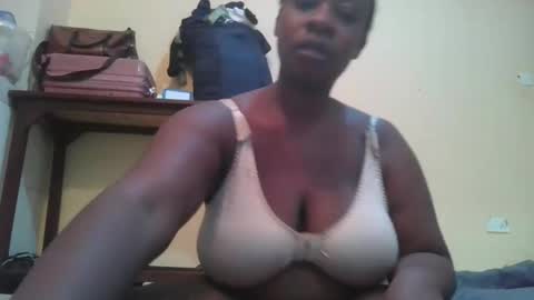 sweetyass25 online show from May 19, 4:30 am