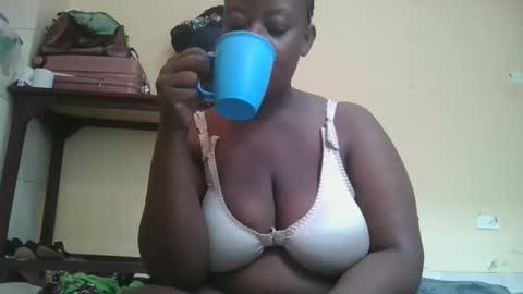 sweetyass25 online show from May 23, 7:15 am