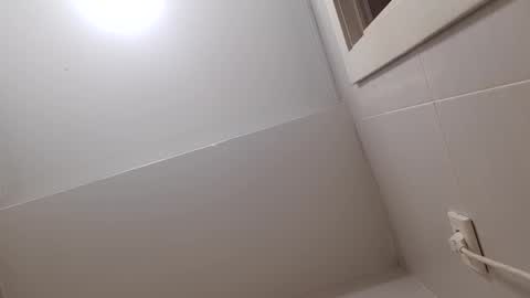 Snapshot of sweetywhity2 chatting on December 2, 7:55 pm Silvia online show from December 2, 7:55 pm