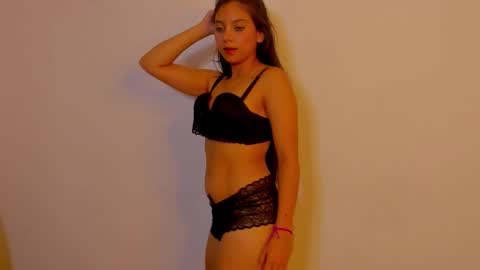 Snapshot of swet_lovee_ chatting on October 21, 4:21 pm Your dream online show from October 21, 4:21 pm