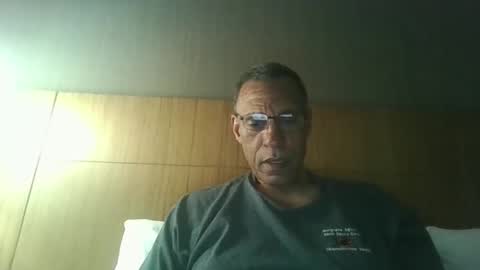 swimmerbod2495 online show from April 2, 1:35 am