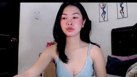 Holly online show from November 4, 1:18 am