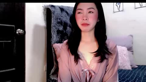 Holly online show from February 3, 1:24 am