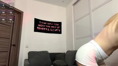 Mona online show from February 11, 5:06 pm