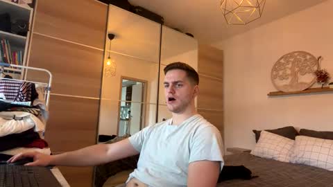 syl092 online show from February 14, 9:34 am