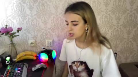 Emily online show from May 25, 3:18 pm