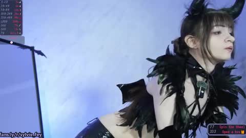 Sylvie online show from January 17, 1:59 am