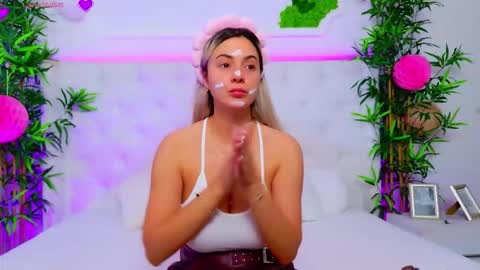 Snapshot of taahiraarabian chatting on September 24, 12:23 pm Arianna online show from September 24, 12:23 pm