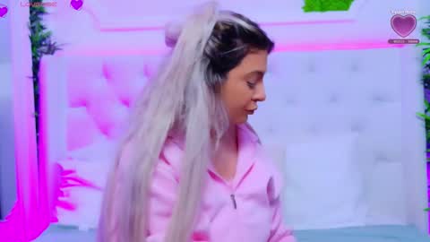 Arianna online show from December 15, 1:40 pm