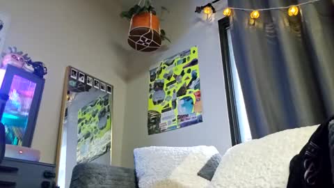 Taishabubblebutt online show from December 13, 6:05 pm