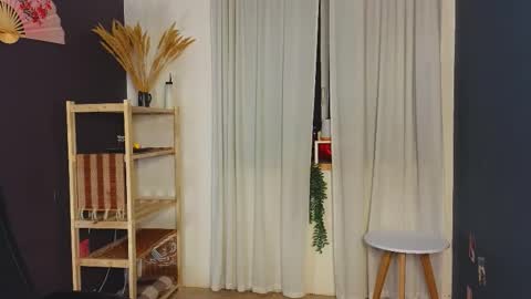 Lizzy online show from March 6, 1:43 pm