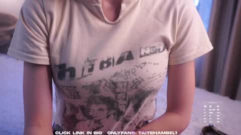 Snapshot of taitehambelton chatting on October 25, 3:07 am Mia online show from October 25, 3:07 am