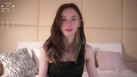 Mia online show from June 4, 4:40 am