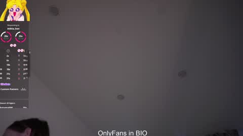 Mia online show from February 15, 7:51 am