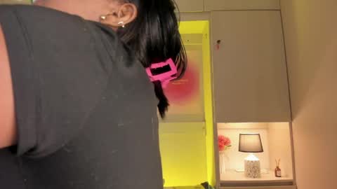 Tami online show from April 18, 7:40 pm