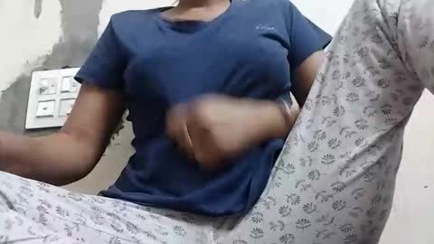 taniya_roy4628 online show from April 6, 2:20 am