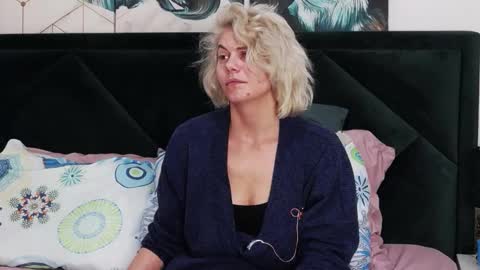 tanyaGrey online show from March 4, 7:27 am