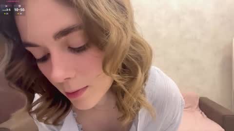 Mia online show from March 22, 1:20 am