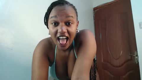 tania online show from March 18, 8:37 pm