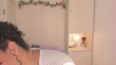 Snapshot of tarawiilson_ chatting on October 25, 4:35 am  T A R A  online show from October 25, 4:35 am