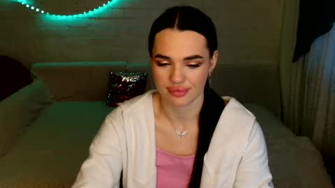 tasty_babyy online show from December 3, 1:01 pm