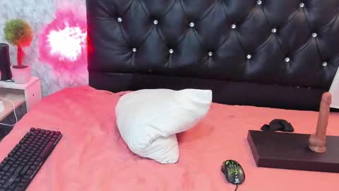 Snapshot of tatiana_lopez19 chatting on January 21, 7:58 am Tatiana online show from January 21, 7:58 am