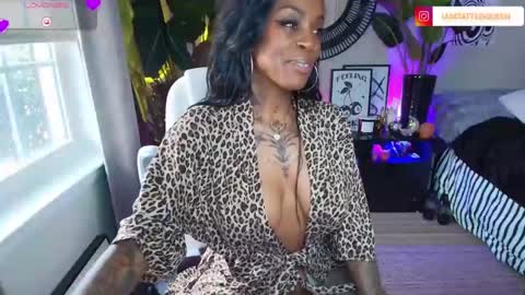 Snapshot of tatted_vixen chatting on January 21, 8:32 pm Tatted Queen online show from January 21, 8:32 pm