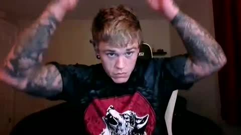 Snapshot of tatteddaddy9000 chatting on September 18, 4:38 am D-Man online show from September 18, 4:38 am