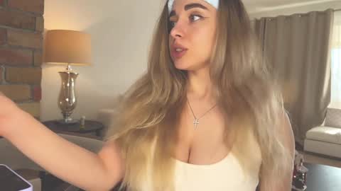 Snapshot of tatti_1 chatting on December 2, 12:57 pm Tata online show from December 2, 12:57 pm