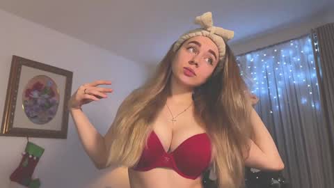 Snapshot of tatti_1 chatting on December 30, 3:03 am Tata online show from December 30, 3:03 am