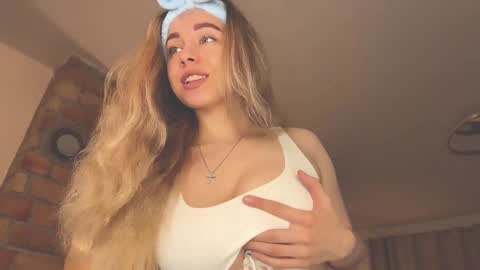 Snapshot of tatti_1 chatting on December 7, 5:21 am Tata online show from December 7, 5:21 am