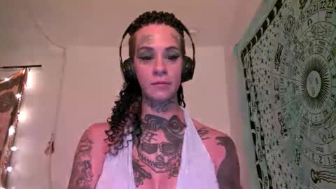 Snapshot of tattooed_natalia chatting on December 3, 10:01 am Natalia 3 online show from December 3, 10:01 am