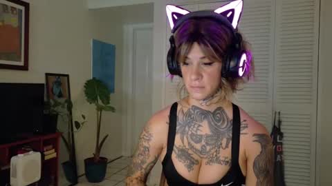 Snapshot of tattooed_natalia chatting on January 26, 1:36 pm Natalia 3 online show from January 26, 1:36 pm