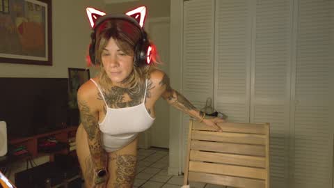 Snapshot of tattooed_natalia chatting on January 22, 12:49 pm Natalia 3 online show from January 22, 12:49 pm