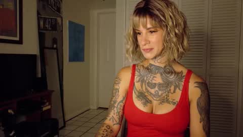 Snapshot of tattooed_natalia chatting on October 28, 8:48 am Natalia 3 online show from October 28, 8:48 am