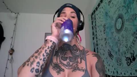 Snapshot of tattooed_natalia chatting on January 7, 9:50 am Natalia 3 online show from January 7, 9:50 am