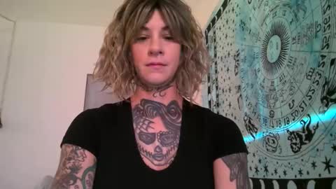 Snapshot of tattooed_natalia chatting on December 24, 2:01 pm Natalia 3 online show from December 24, 2:01 pm