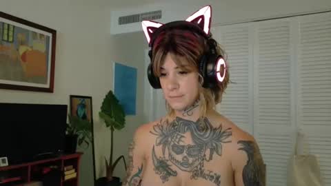 Snapshot of tattooed_natalia chatting on January 14, 3:04 pm Natalia 3 online show from January 14, 3:04 pm