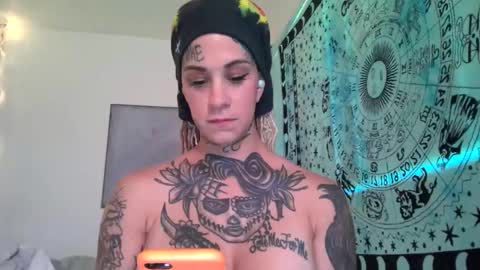Snapshot of tattooed_natalia chatting on January 10, 12:47 pm Natalia 3 online show from January 10, 12:47 pm