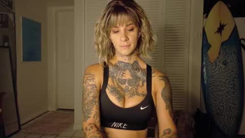 Snapshot of tattooed_natalia chatting on October 17, 8:40 am Natalia 3 online show from October 17, 8:40 am