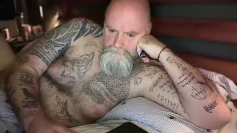 Snapshot of tattooeddilf01 chatting on October 23, 10:21 pm Tattooeddilf 01 online show from October 23, 10:21 pm